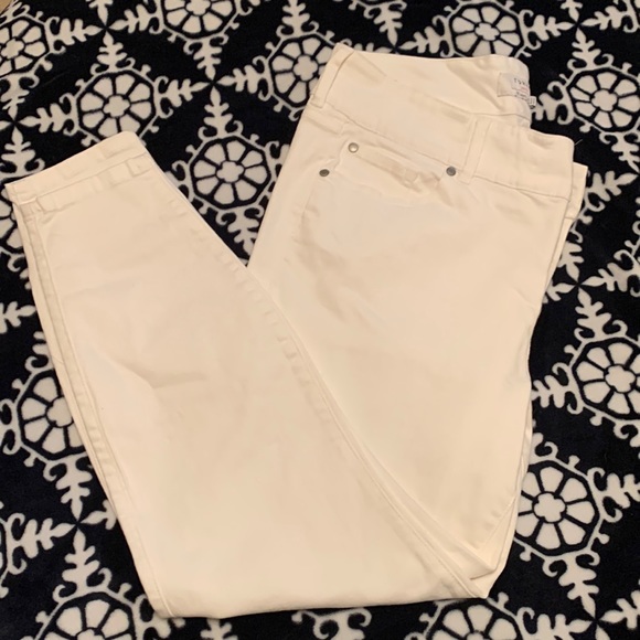 NWOT Torrid White Denim Jeans. - Picture 1 of 8